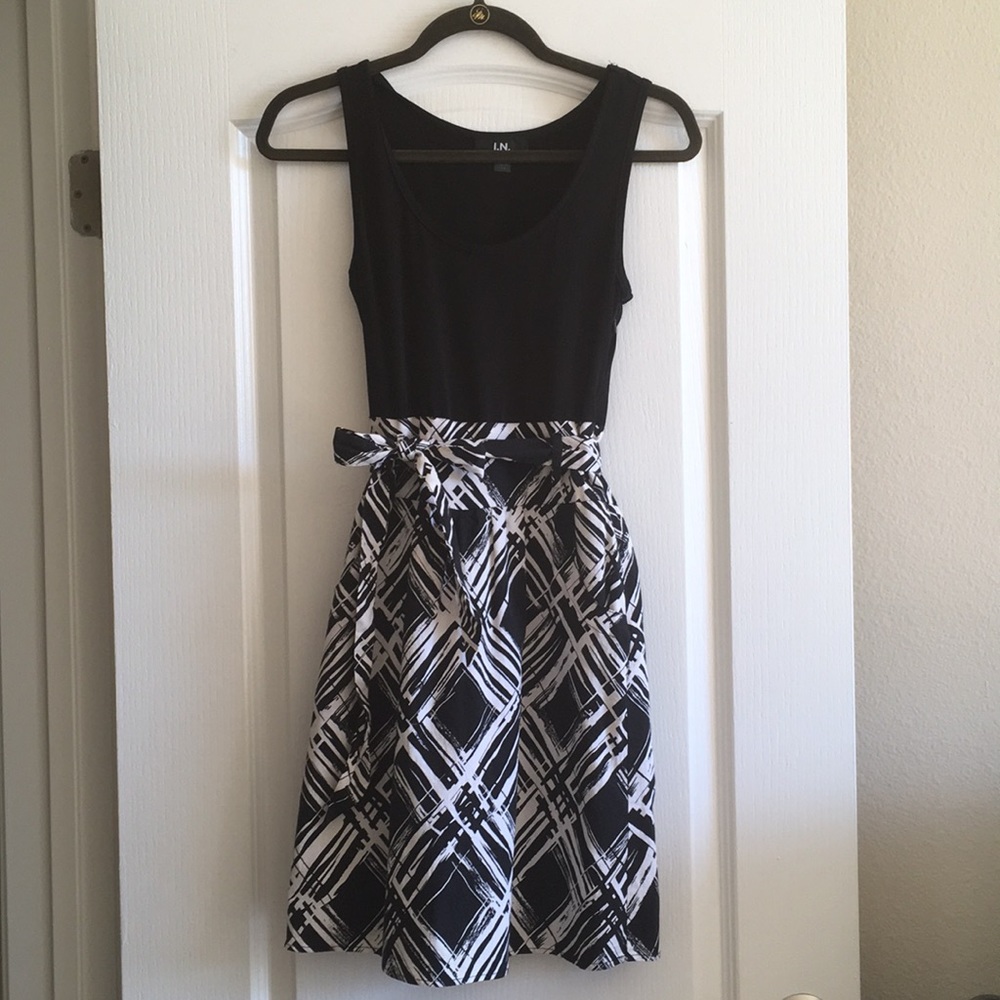 Adorable black and white dress size 7